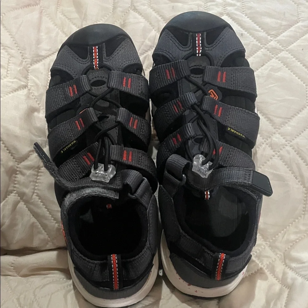 Keen Kids Black and Red Sandals (A)